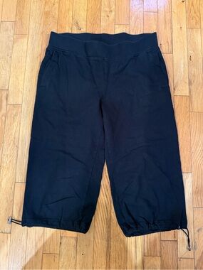 Black Pull-On Capri Jogger Bottoms #769